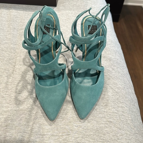 White House Black Market heels - Picture 1 of 3